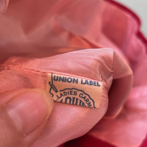 Vintage 50s Ellsworth Hibiscus (pinkish) red suit with 3/4 sleeve jacket - Picture 9 of 12